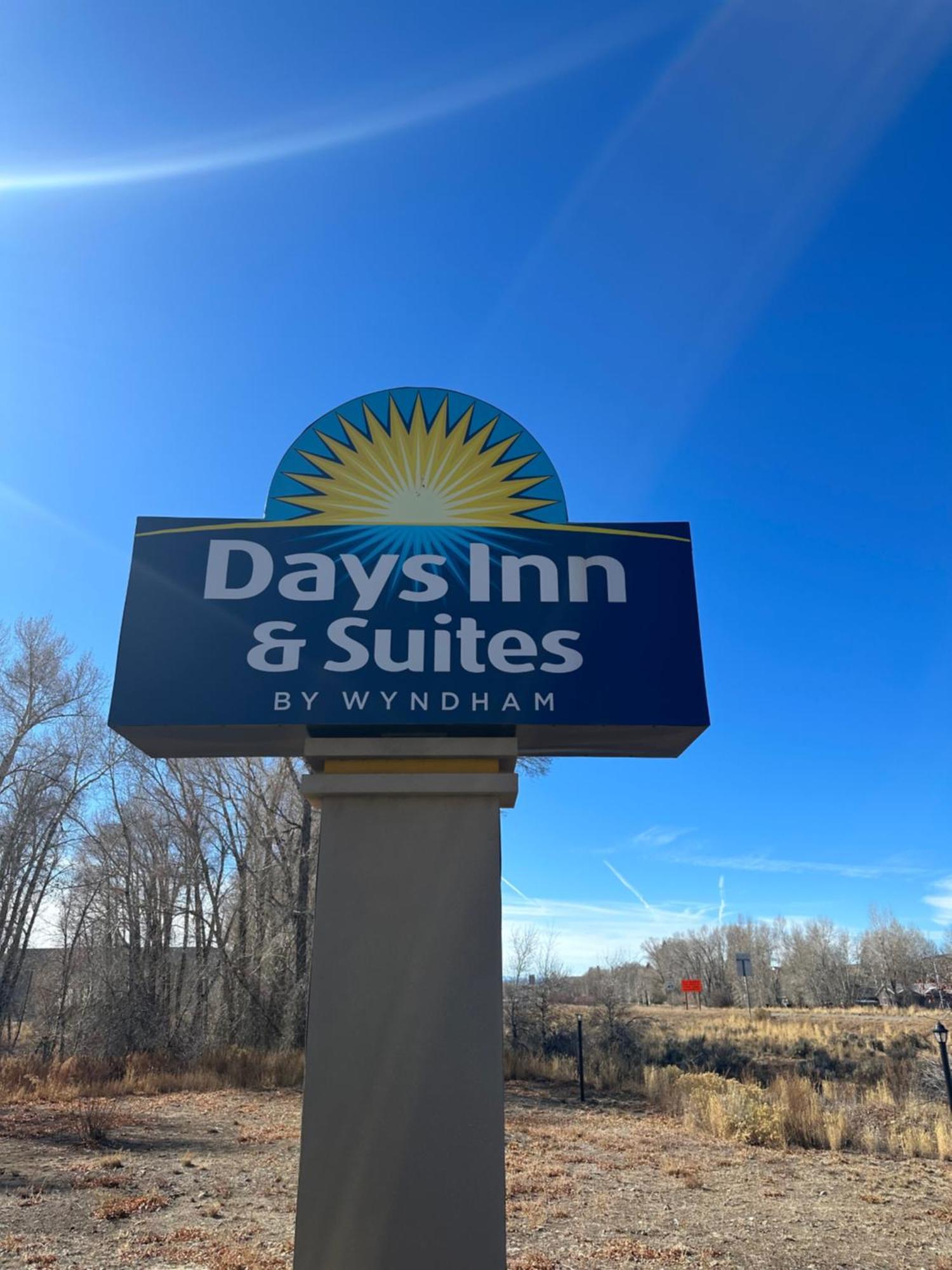 Days Inn & Suites By Wyndham גאניסון מראה חיצוני תמונה